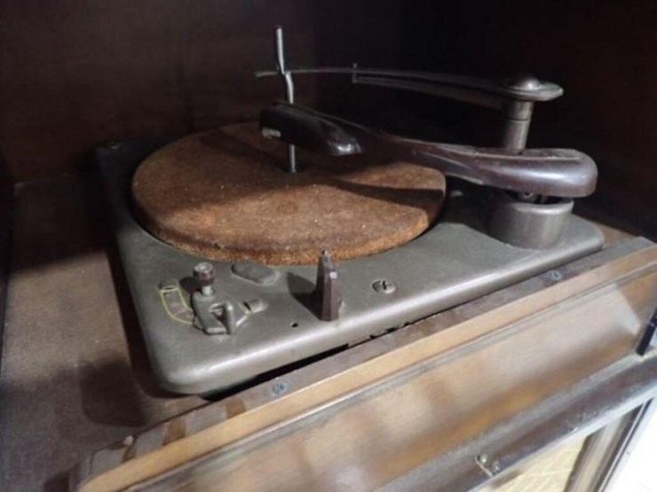 antique-25-in.-x-32-in.-x-15-in.-radio-cabinet/-image-2