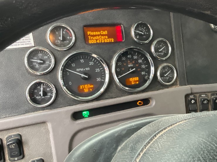 2015-peterbilt-365-image-30
