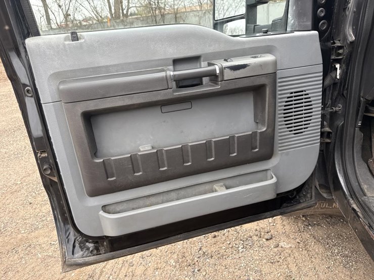 ford-f550-xlt-image-29