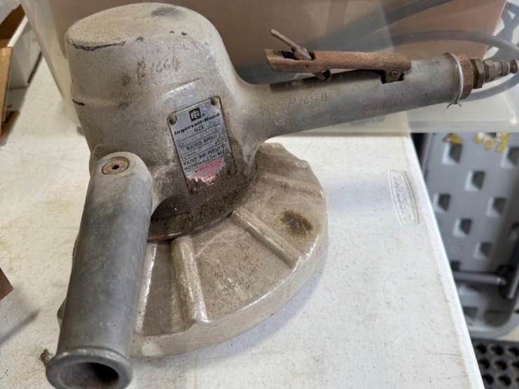 impact-wrench,-angle-grinder,-and-vise-image-8