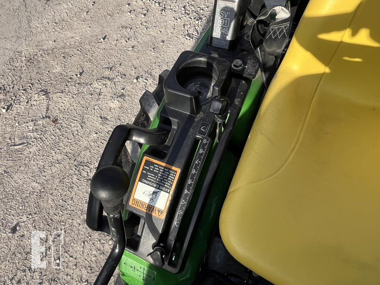 john-deere-2320-image-29