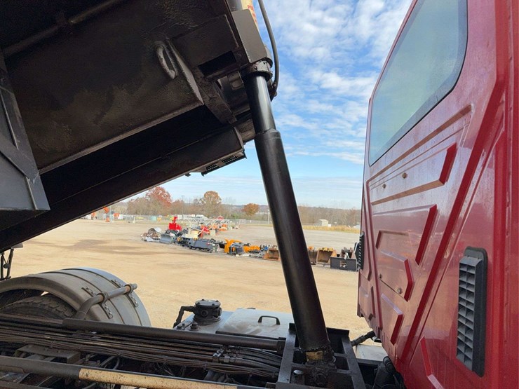 2013-international-workstar-7400-image-32