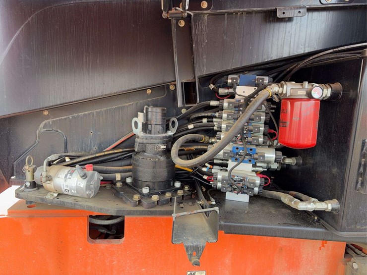 2013-jlg-660sj-image-16