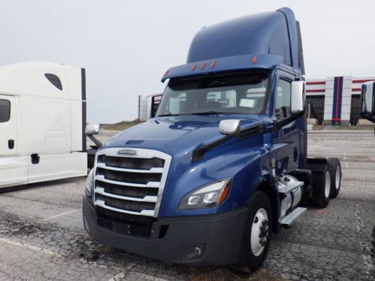 freightliner-cascadia-126-image-1