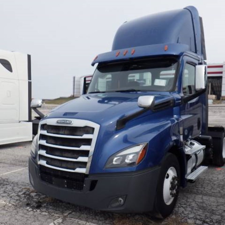 FREIGHTLINER CASCADIA 126
