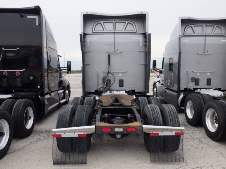 peterbilt-579-image-13