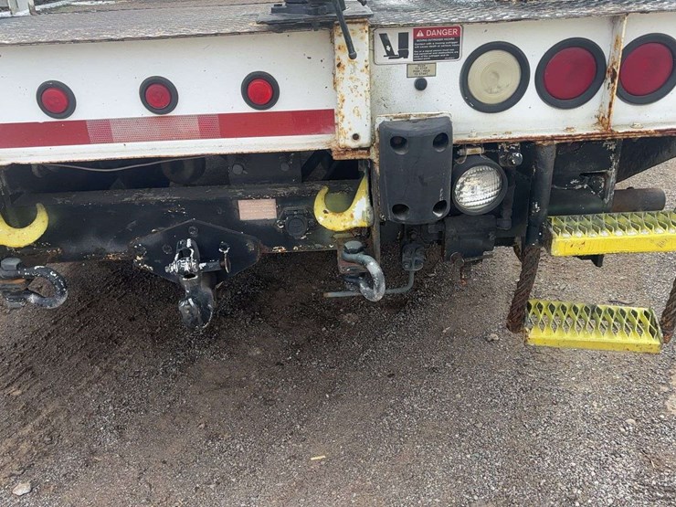 1999-freightliner-fl70-image-22