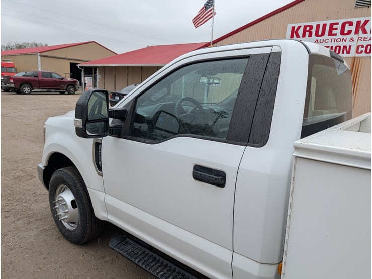 2018-ford-f350-image-12