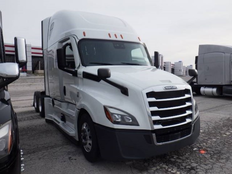 freightliner-cascadia-126-image-3