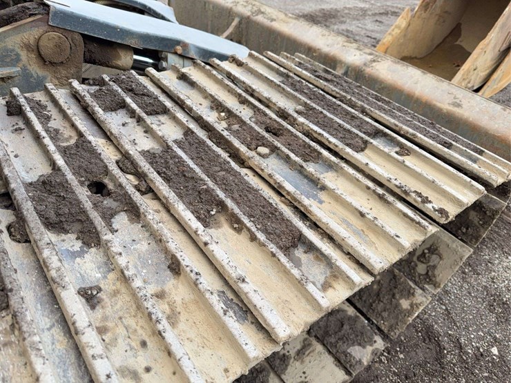 2012-komatsu-pc138-image-24