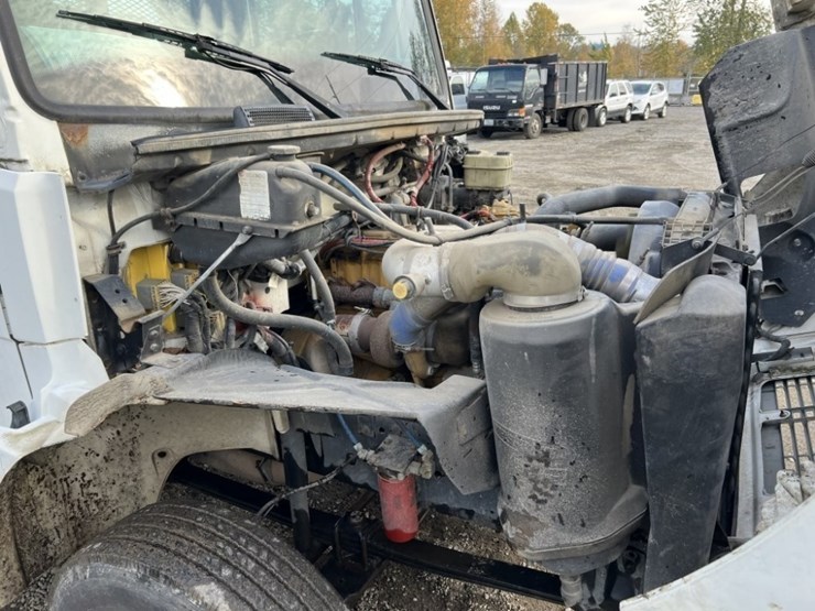 2003-freightliner-fl50-image-15