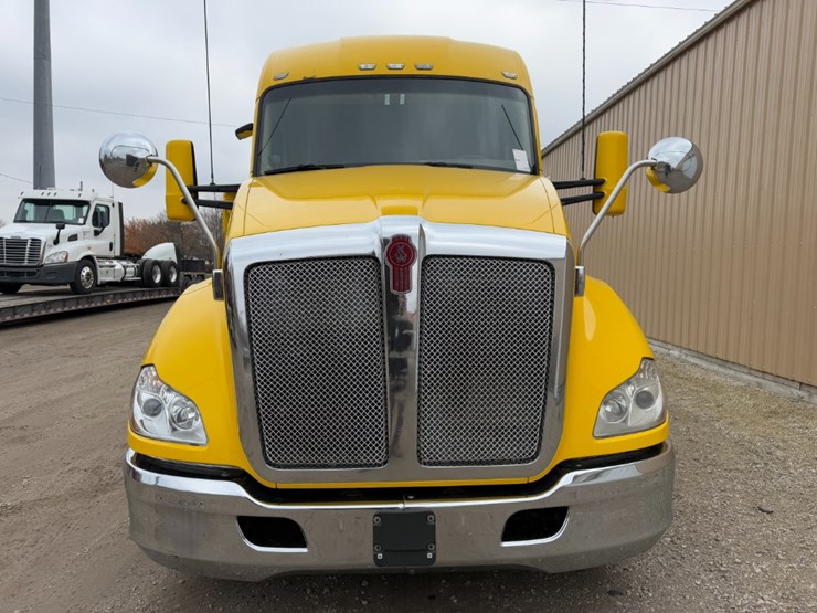 2019-kenworth-t680-image-7