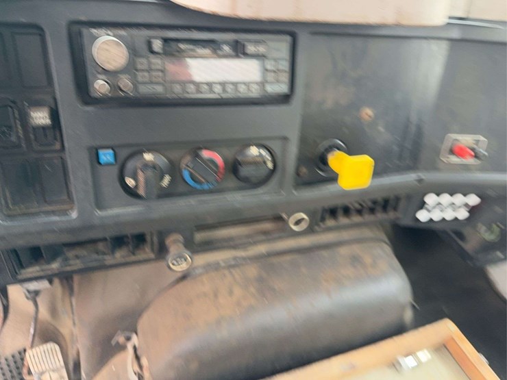 1997-international-4900-image-33