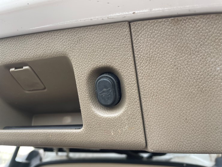 2019-chevrolet-suburban-image-19