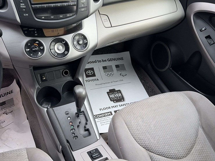 2006-toyota-rav4-image-13