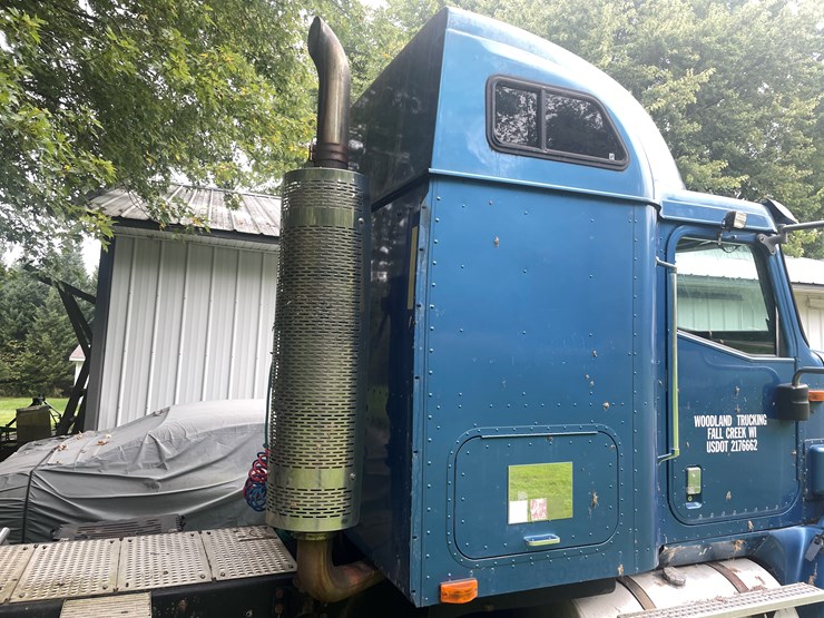 #210-•-2009-international-eagle-semi-tractor-(fall-creek,-wi)-(has-wi-title)-image-8