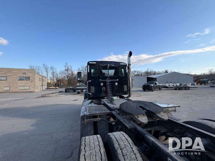 peterbilt-567-image-14