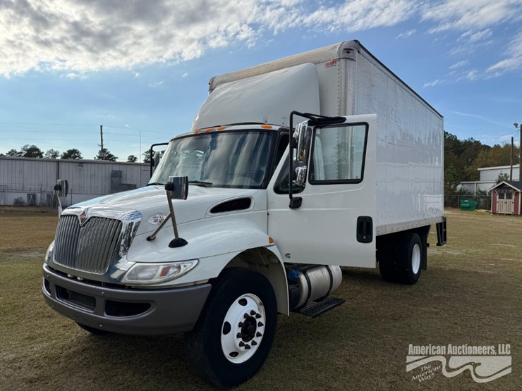 2018-international-durastar-4300-image-2