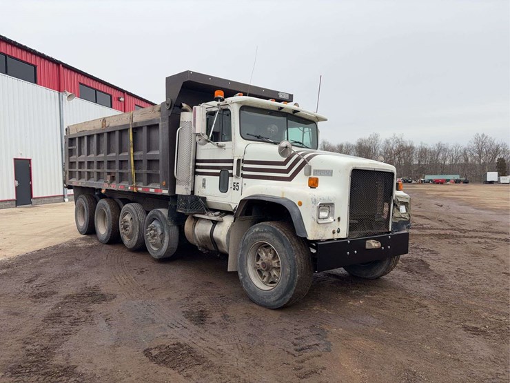 1996-international-5000-image-4