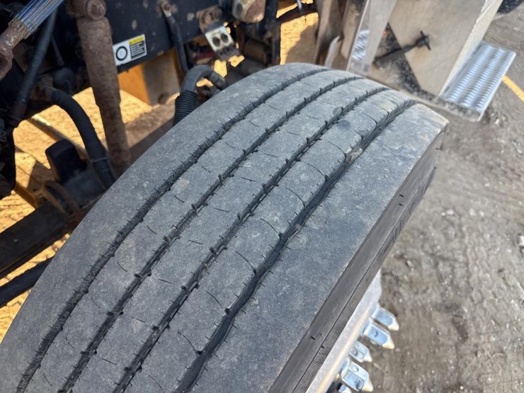 2008-peterbilt-388-image-52