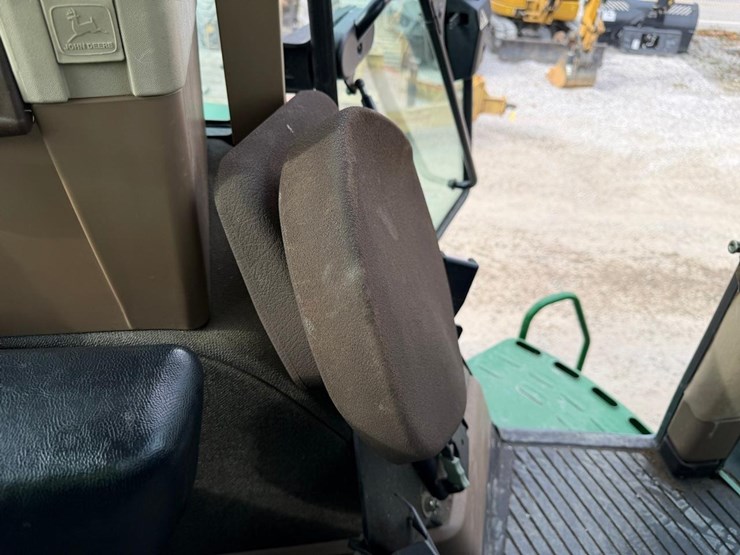 2000-john-deere-7810-image-39
