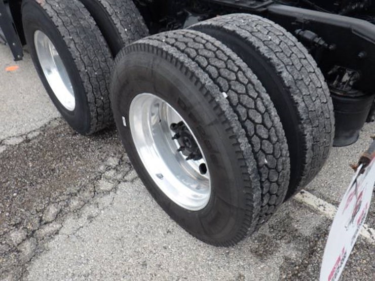 2022-freightliner-cascadia-126-image-17