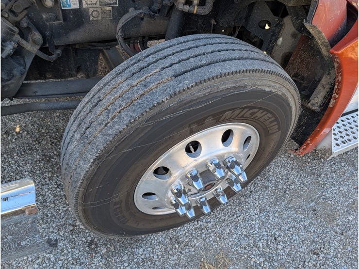 2017-kenworth-t680-image-18