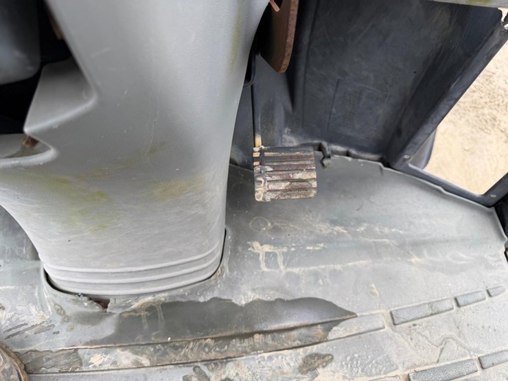 2015-caterpillar-908h2-image-30