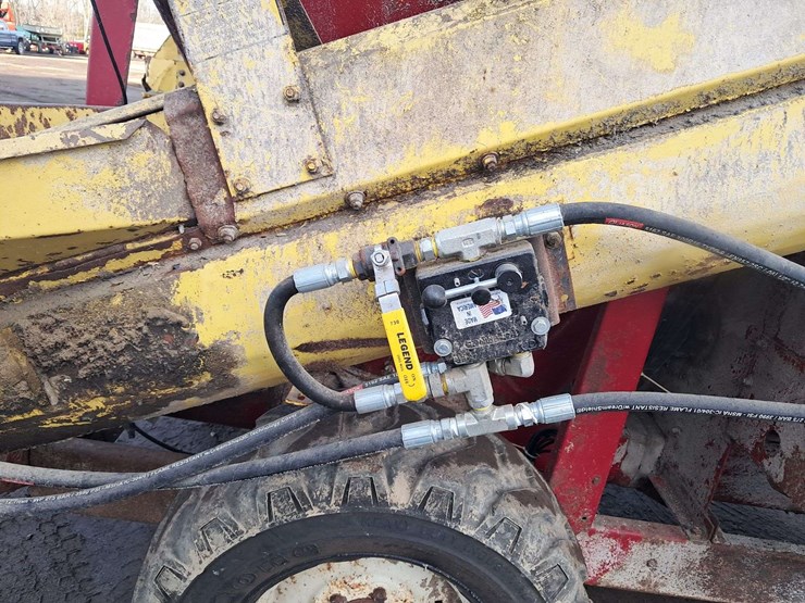 new-holland-355-image-10