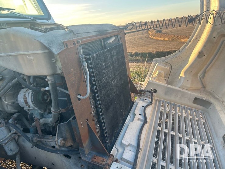 international-4700-image-32