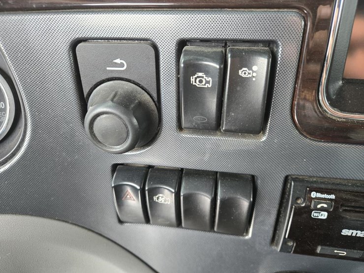 2017-peterbilt-579-image-78