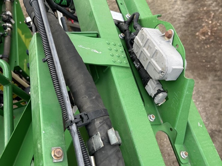 2017-john-deere-r4038-image-57