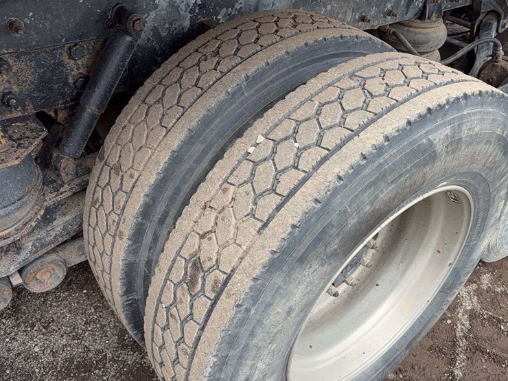 2016-kenworth-t880-image-17