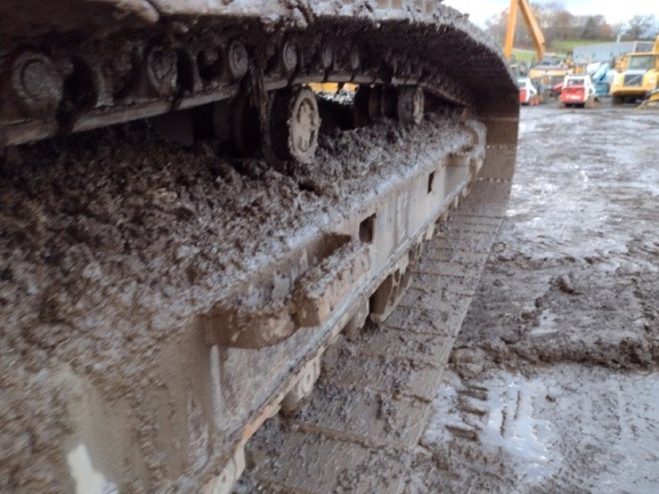 caterpillar-325d-image-24