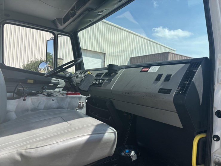 freightliner-fl80-image-62