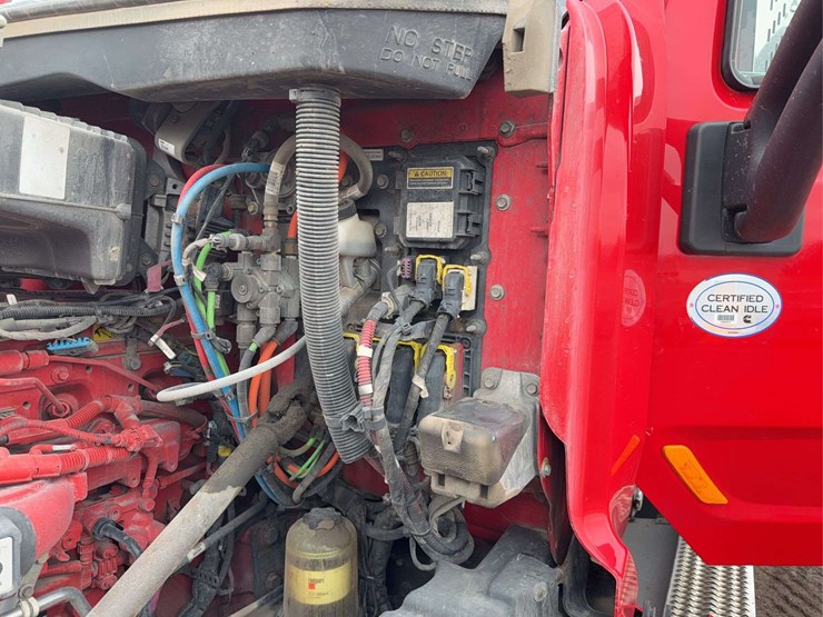 2019-peterbilt-579-image-40