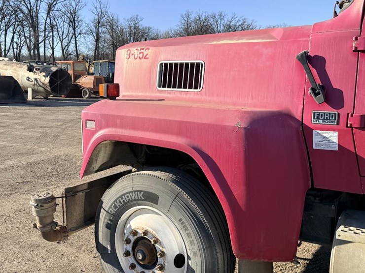 ford-ltl9000-image-10