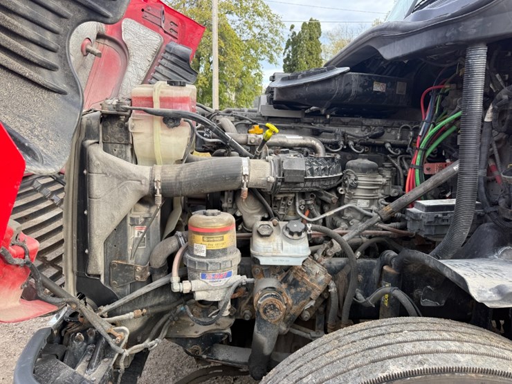 2019-freightliner-cascadia-125-image-17