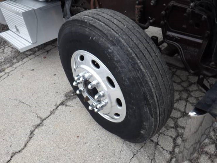 peterbilt-389-image-26