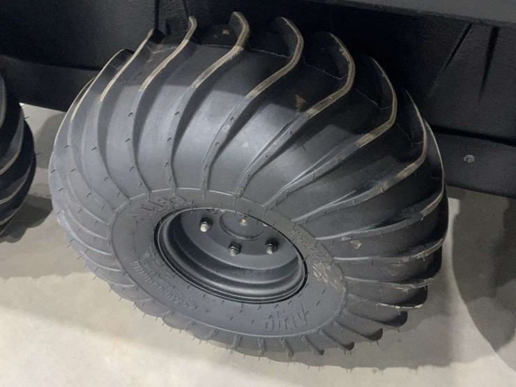 2020-argo-600-frontier-amphibious-6-wheeler-image-6