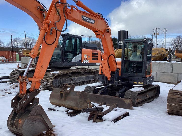 2015-doosan-dx85r-hydraulic-excavator-sn:dhkceaavhe6001366-image-2