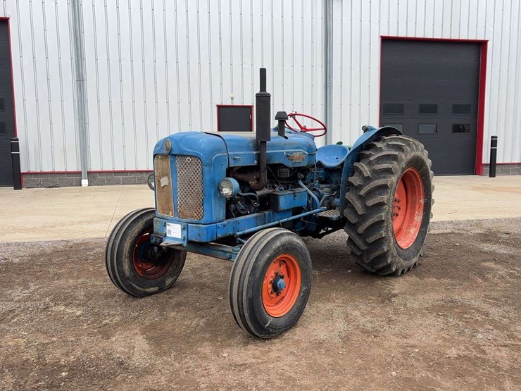 ford-tractor-image-1