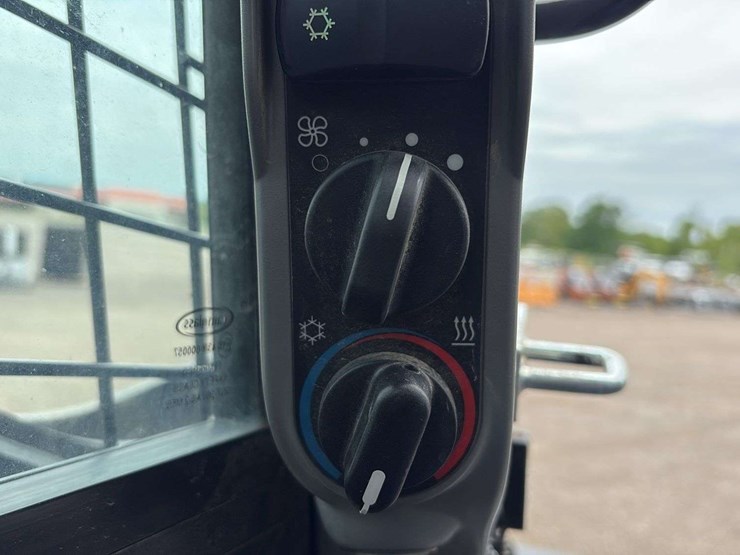 2021-case-dl550-image-65