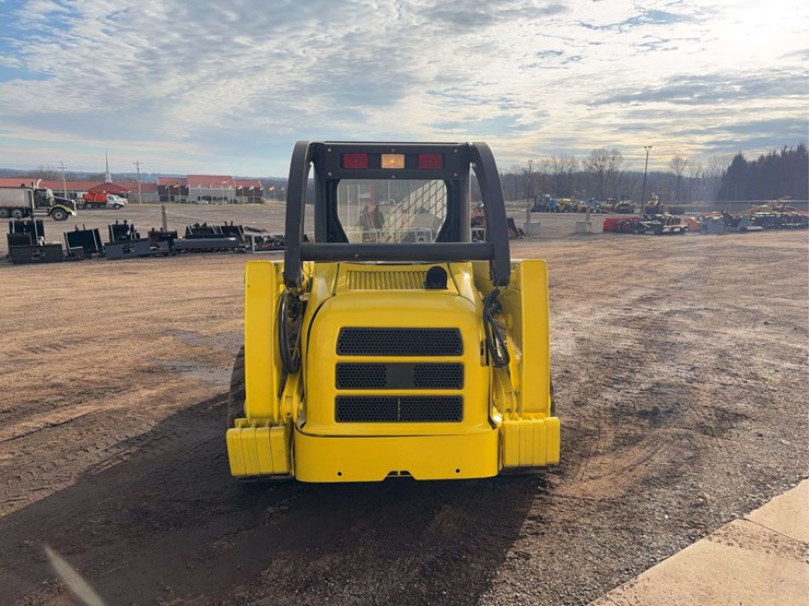 2003-john-deere-250-image-5