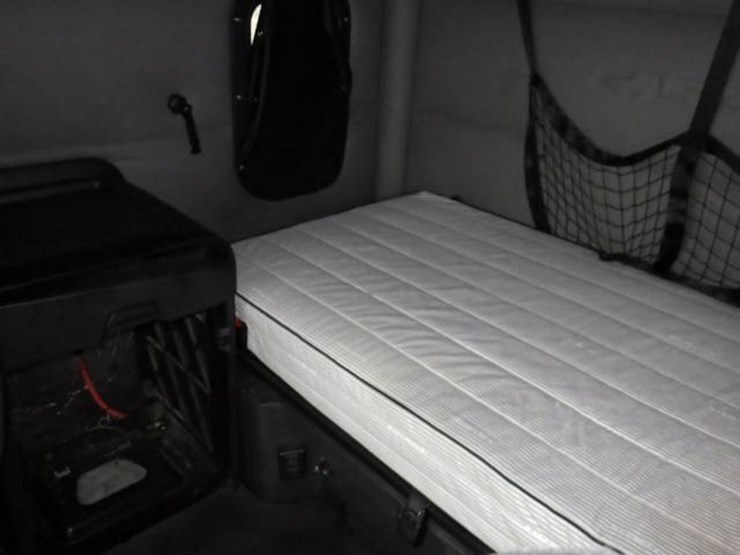 2019-freightliner-cascadia-126-image-21