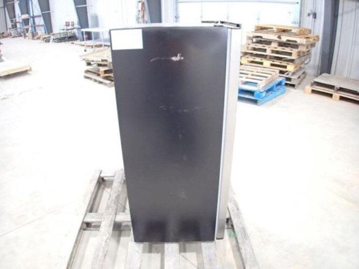 vissani-7.1-cu-ft-upright-freezer-image-4