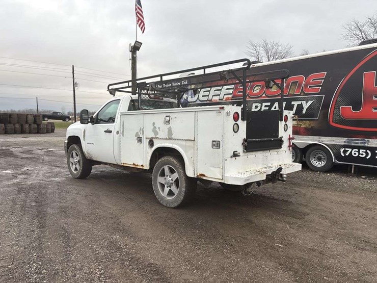 2012-chevrolet-silverado-2500-image-3