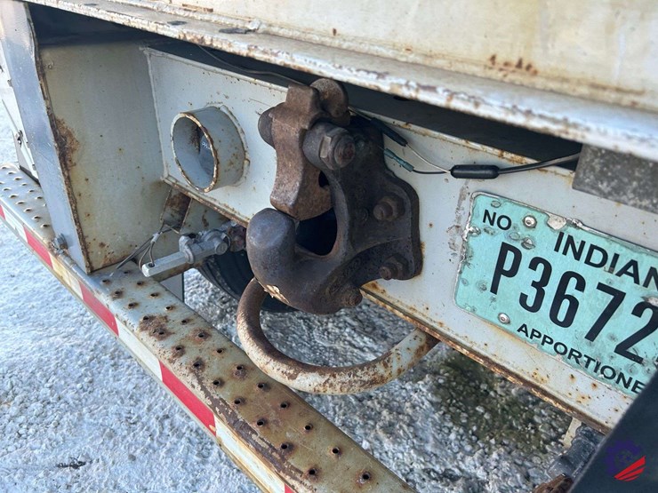 2014-stoughton-28-ft-image-8