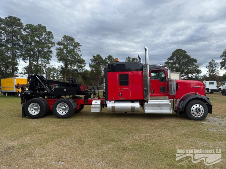 2013-kenworth-w900-image-8