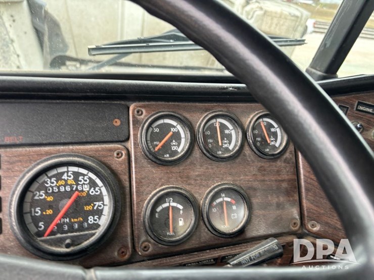 freightliner-fld112-image-84